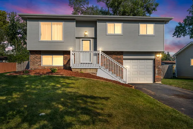 $394,900 | 220 North Ashbury Avenue, Bolingbrook, IL 60440