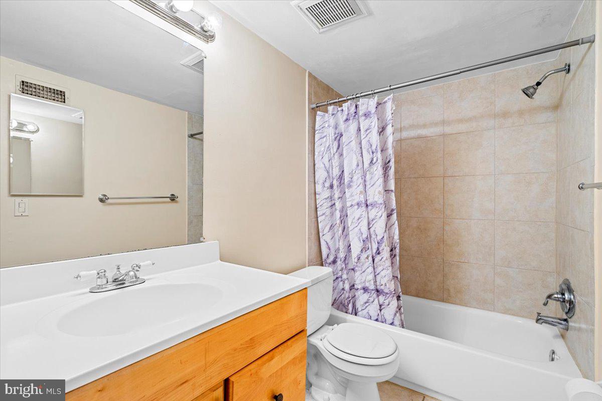 5905 Kingsford Road, Unit 384 Springfield, VA 22152 - Photo 13 of 18 Bathroom