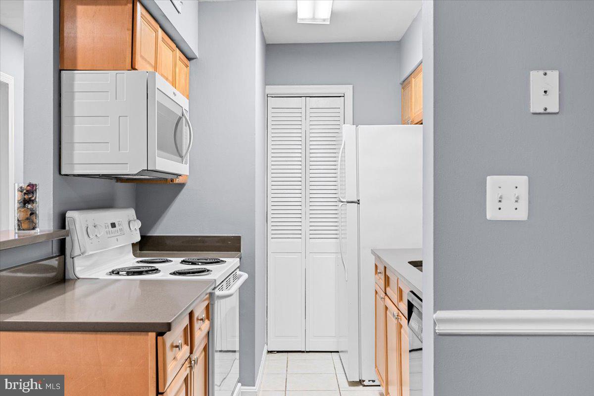 5905 Kingsford Road, Unit 384 Springfield, VA 22152 - Photo 7 of 18 Kitchen