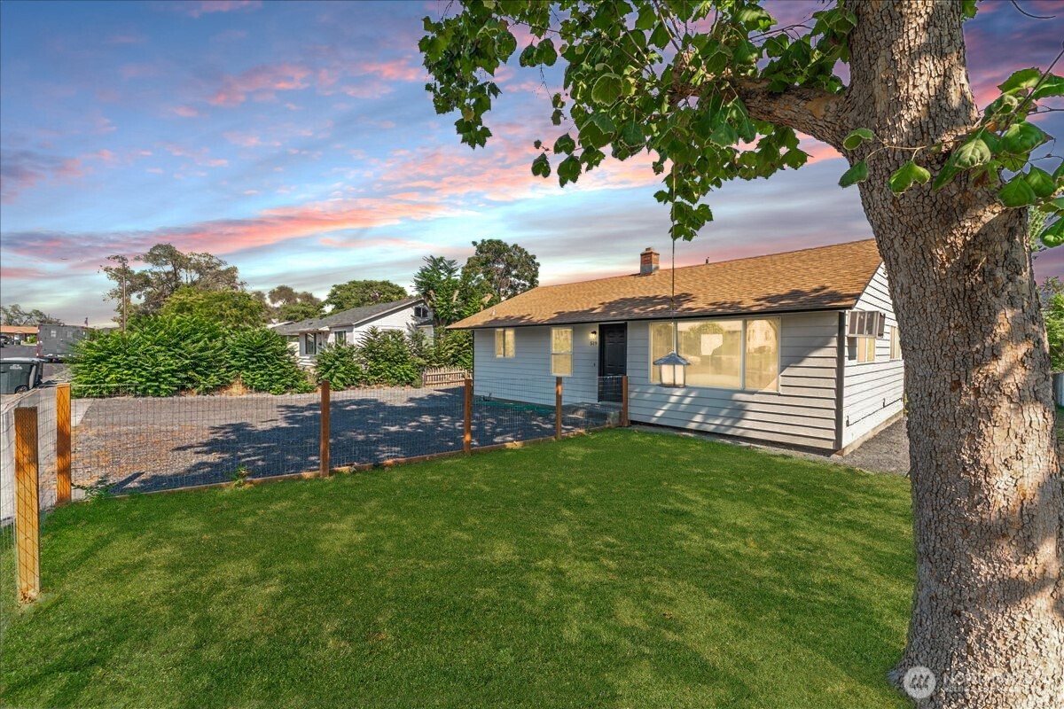 519 North Clark Road Moses Lake, WA 98837 - Photo 2 of 35