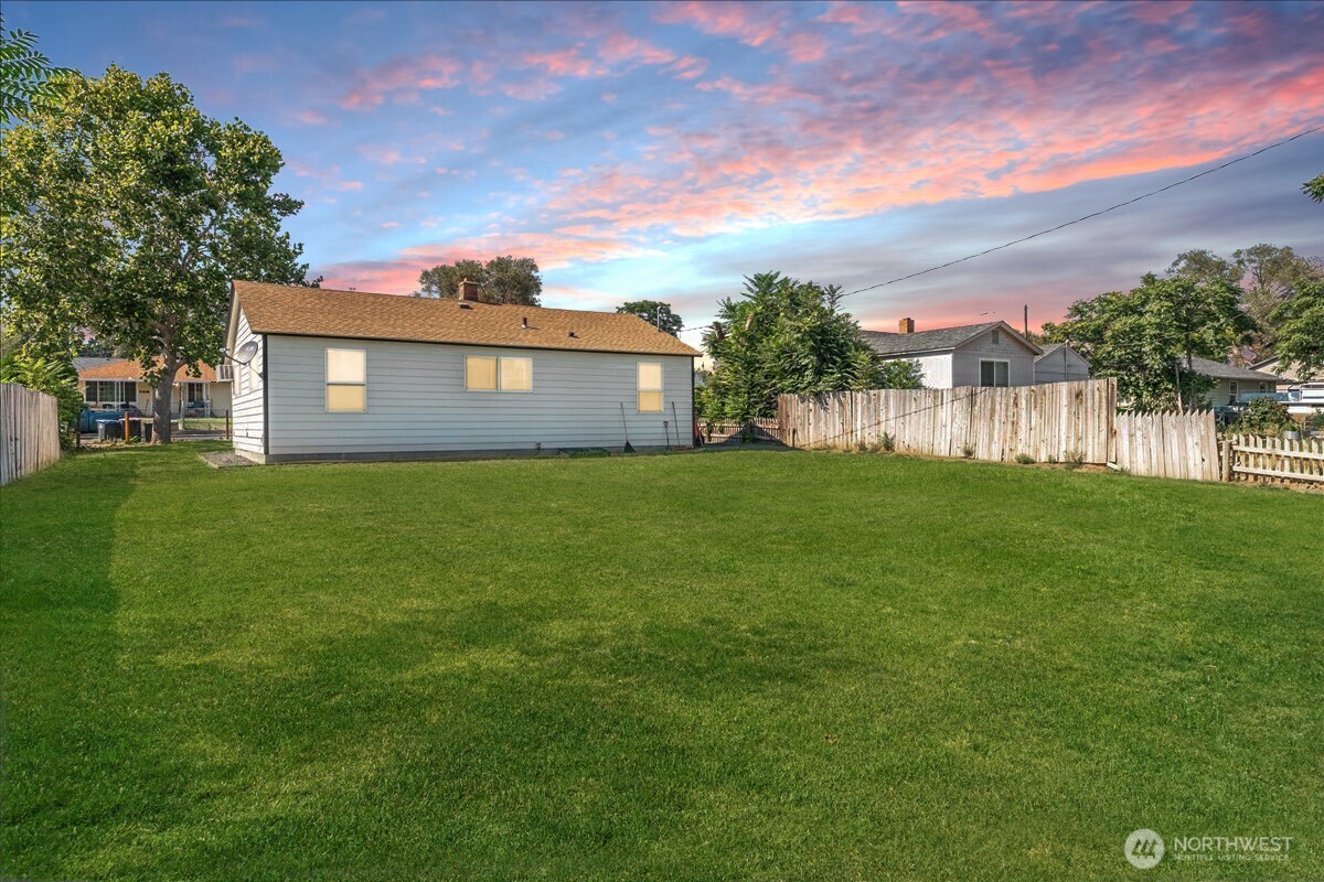 519 North Clark Road Moses Lake, WA 98837 - Photo 3 of 35