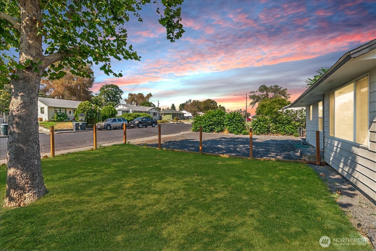 519 North Clark Road Moses Lake, WA 98837 - Photo 4 of 35