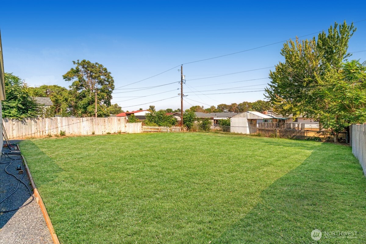 519 North Clark Road Moses Lake, WA 98837 - Photo 5 of 35