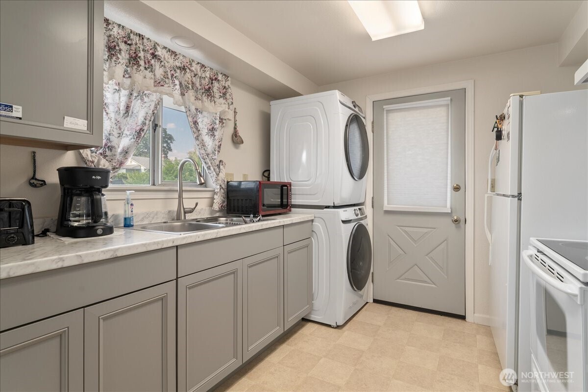 519 North Clark Road Moses Lake, WA 98837 - Photo 7 of 35