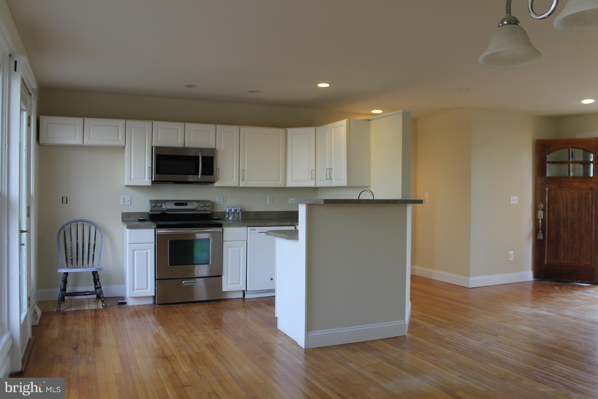 10529 Rixeyville Road Culpeper, VA 22701 - Photo 8 of 28 Newer Appliances New Refrigerator On The Way