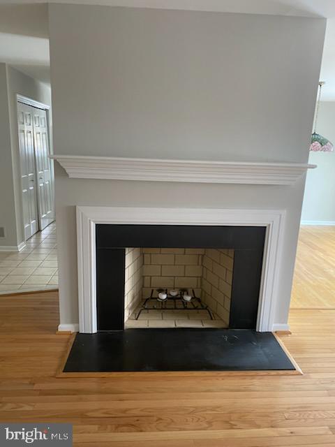 43 Hunters Run Newtown Square, PA 19073 - Photo 15 of 37 a living room with a fireplace
