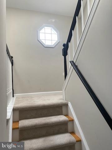 43 Hunters Run Newtown Square, PA 19073 - Photo 20 of 37 a view of staircase
