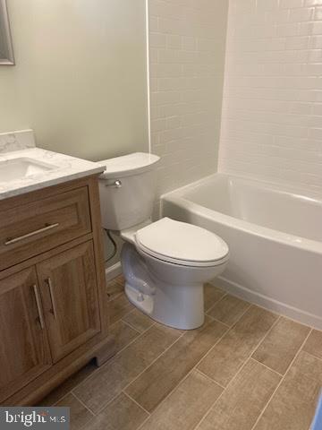 43 Hunters Run Newtown Square, PA 19073 - Photo 24 of 37 a bathroom with a toilet a sink and bathtub