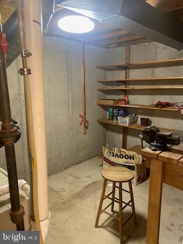 43 Hunters Run Newtown Square, PA 19073 - Photo 35 of 37 a view of a room with gym equipment