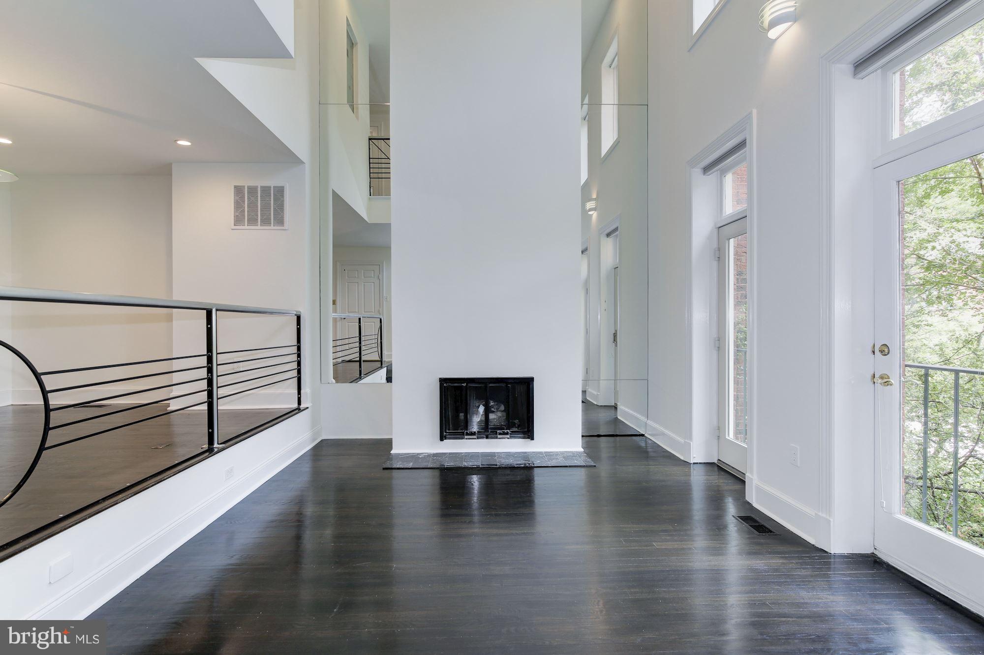 3917 Georgetown Court Northwest Washington, DC 20007 - Photo 10 of 30 Living Room