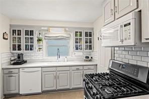 839 Elmwood Avenue Rochester, NY 14620 - Photo 9 of 16