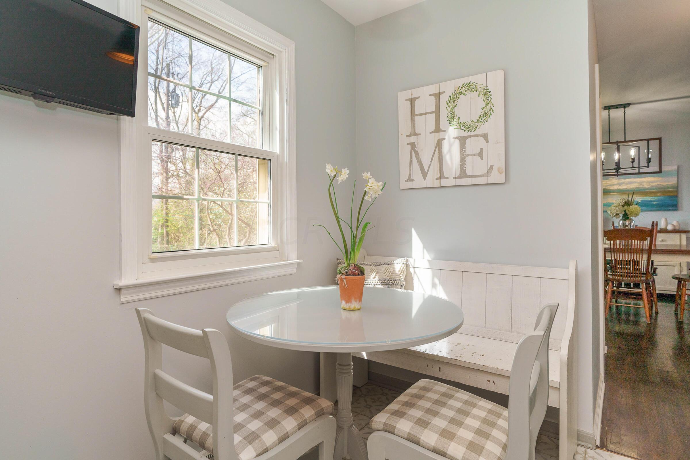 1437 Reymond Road Columbus, OH 43220 - Photo 17 of 37 Eating Area