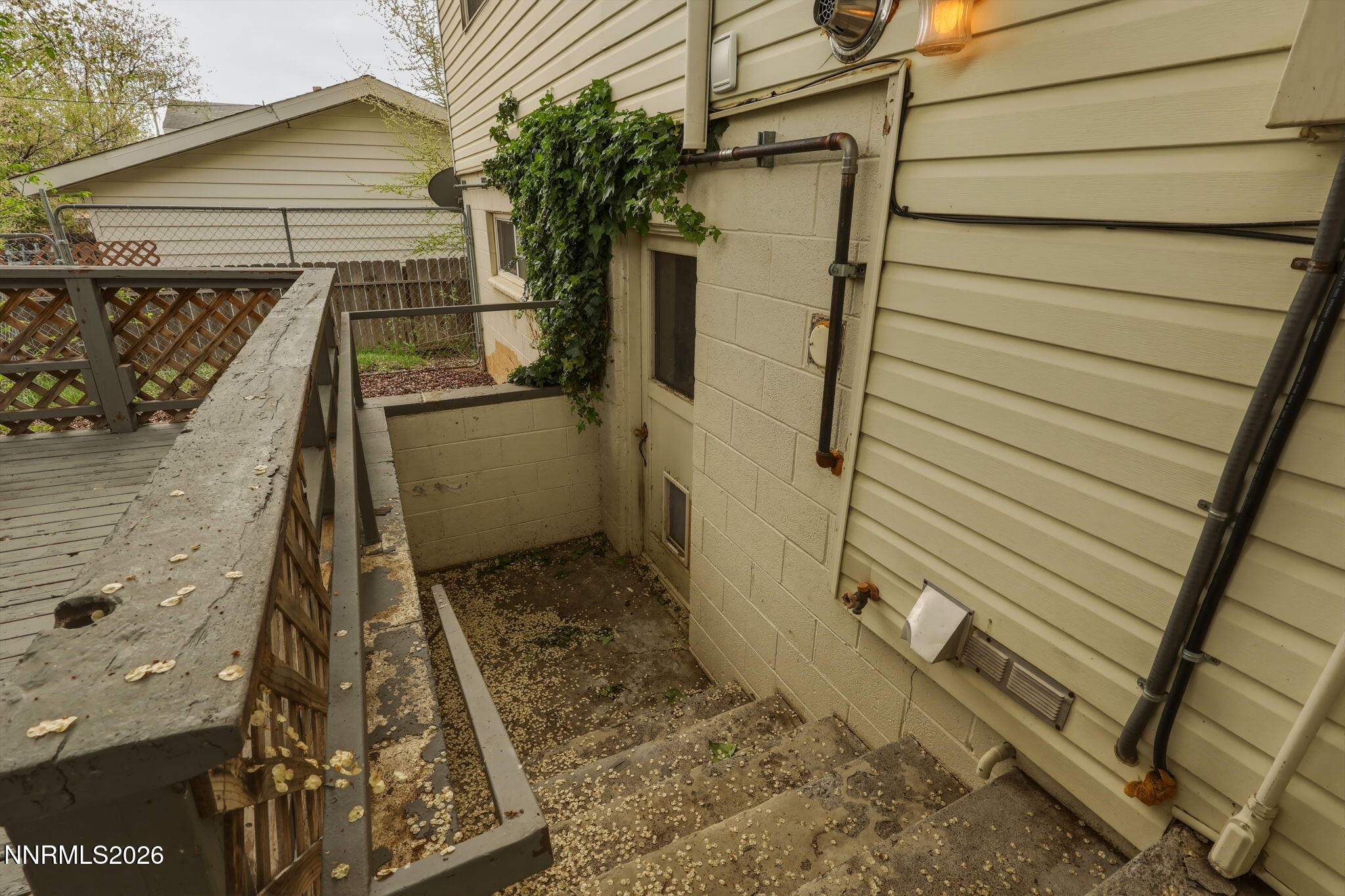3260 Heights Drive Reno, NV 89503 - Photo 35 of 40 a view of a backyard