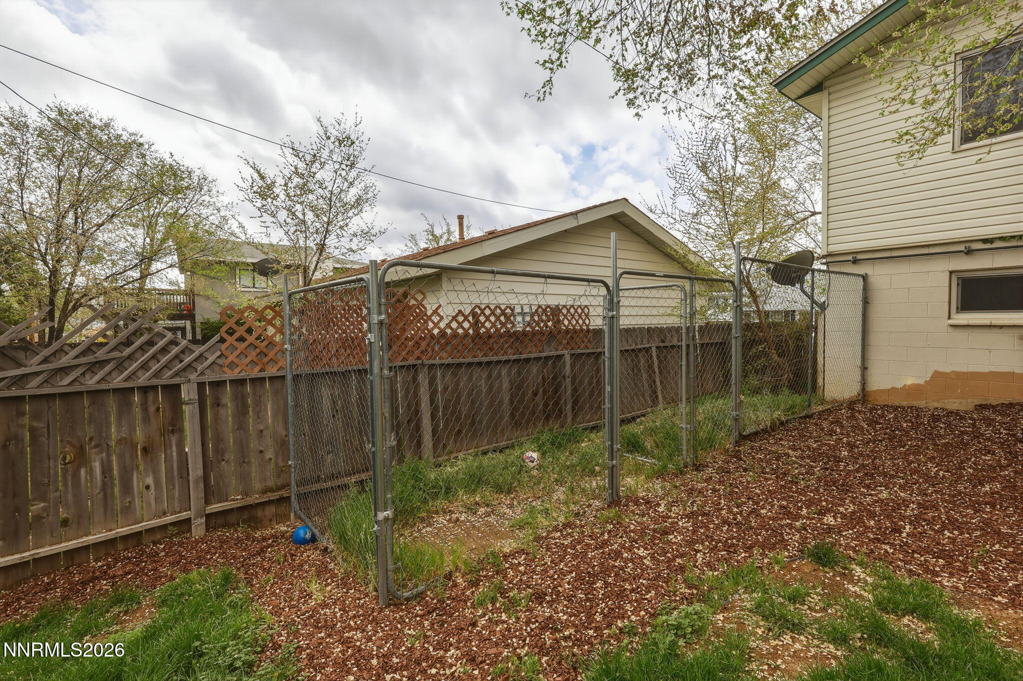 3260 Heights Drive Reno, NV 89503 - Photo 40 of 40 a backyard of a house with lots of green space