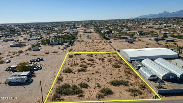 an aerial view of a yard