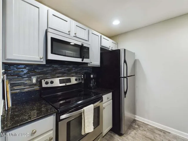 $209,000 | 2421 Beachview Drive, Unit B1, Ocean Springs, MS 39564