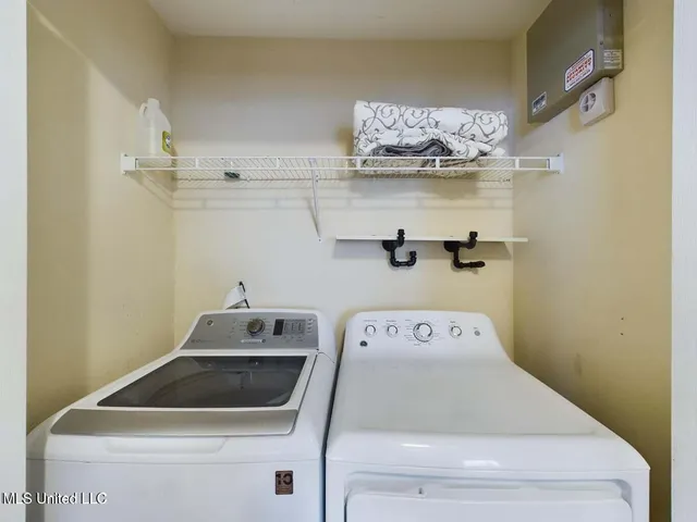 $209,000 | 2421 Beachview Drive, Unit B1, Ocean Springs, MS 39564