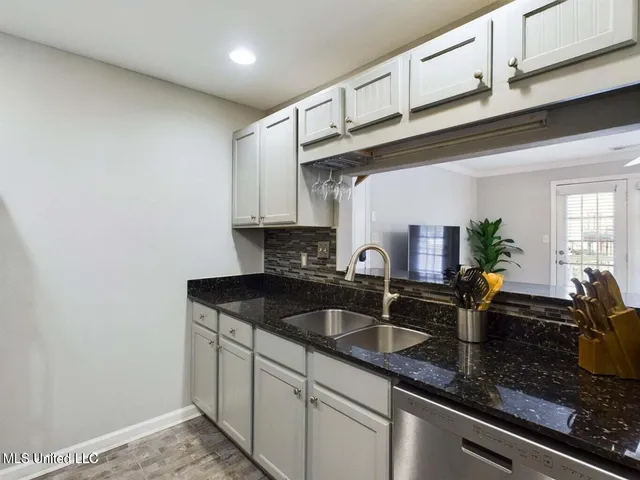 $209,000 | 2421 Beachview Drive, Unit B1, Ocean Springs, MS 39564