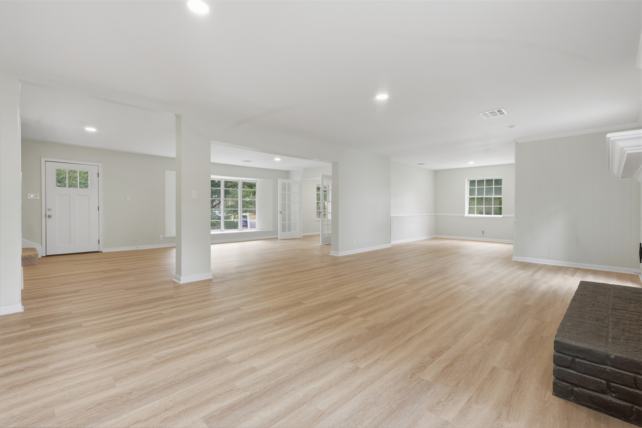 17519 Butte Creek Road Houston, TX 77090 - Photo 13 of 37 Formal Living Room with recessed can LIGHTING