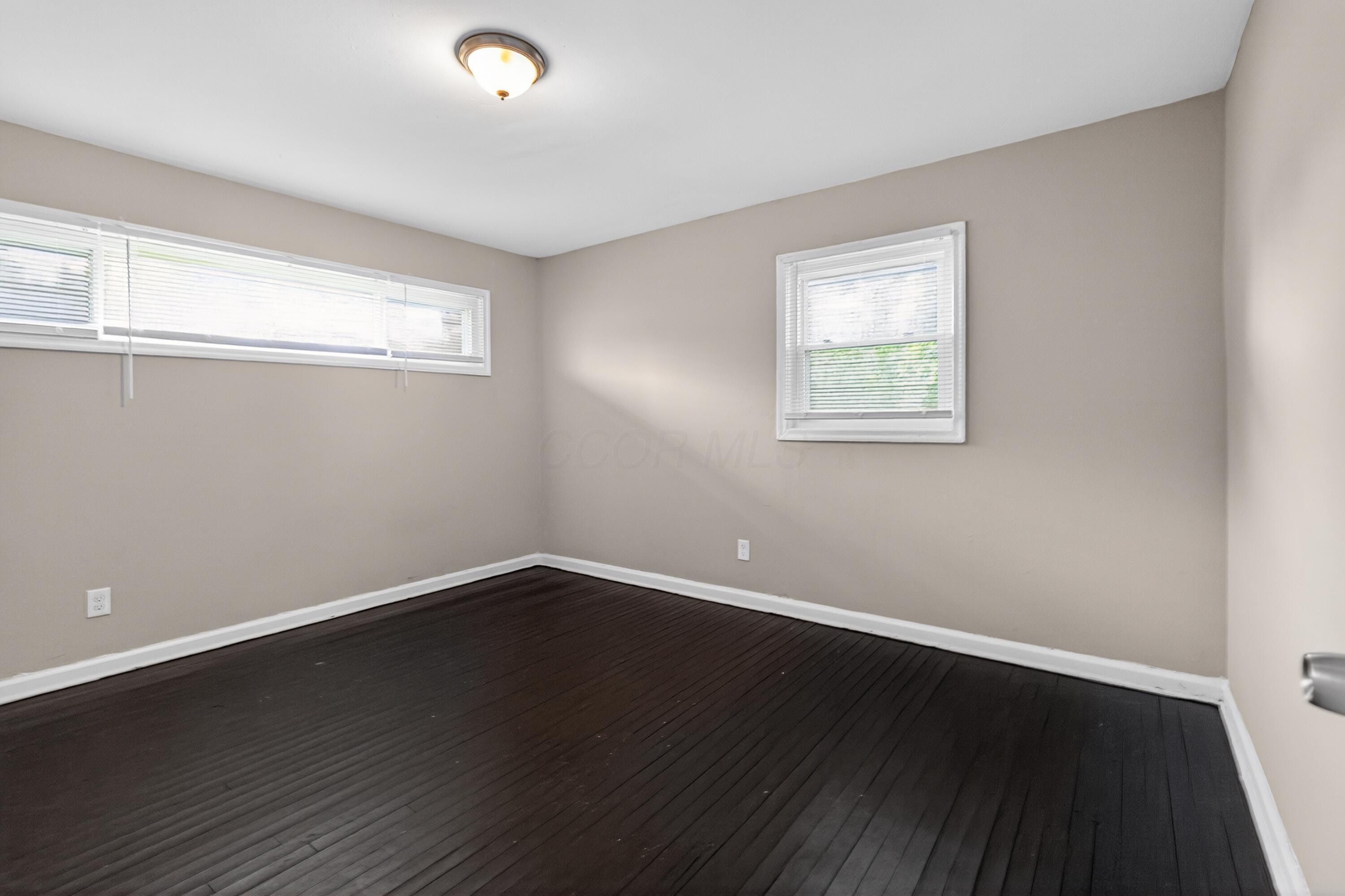 1024 South Kellner Road Columbus, OH 43209 - Photo 7 of 15 07_1024_S_Kellner_Rd-Living_room-r-12