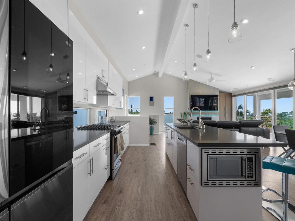 1044 Arcadia Road Encinitas, CA 92024 - Photo 23 of 54