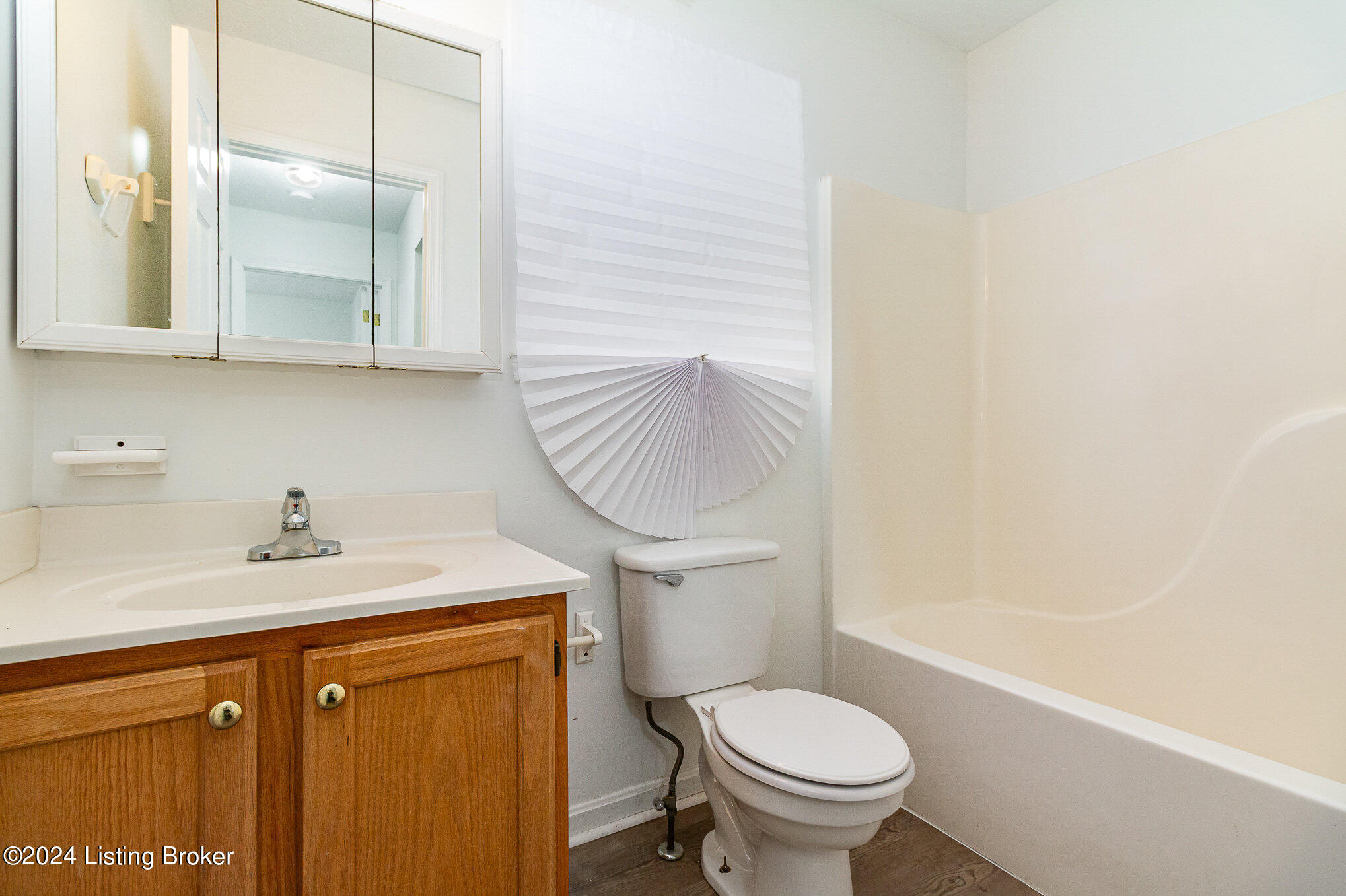 10105 Rod N Reel Road Louisville, KY 40229 - Photo 15 of 28 015_10105_rod_n_reel_rd_18-edit