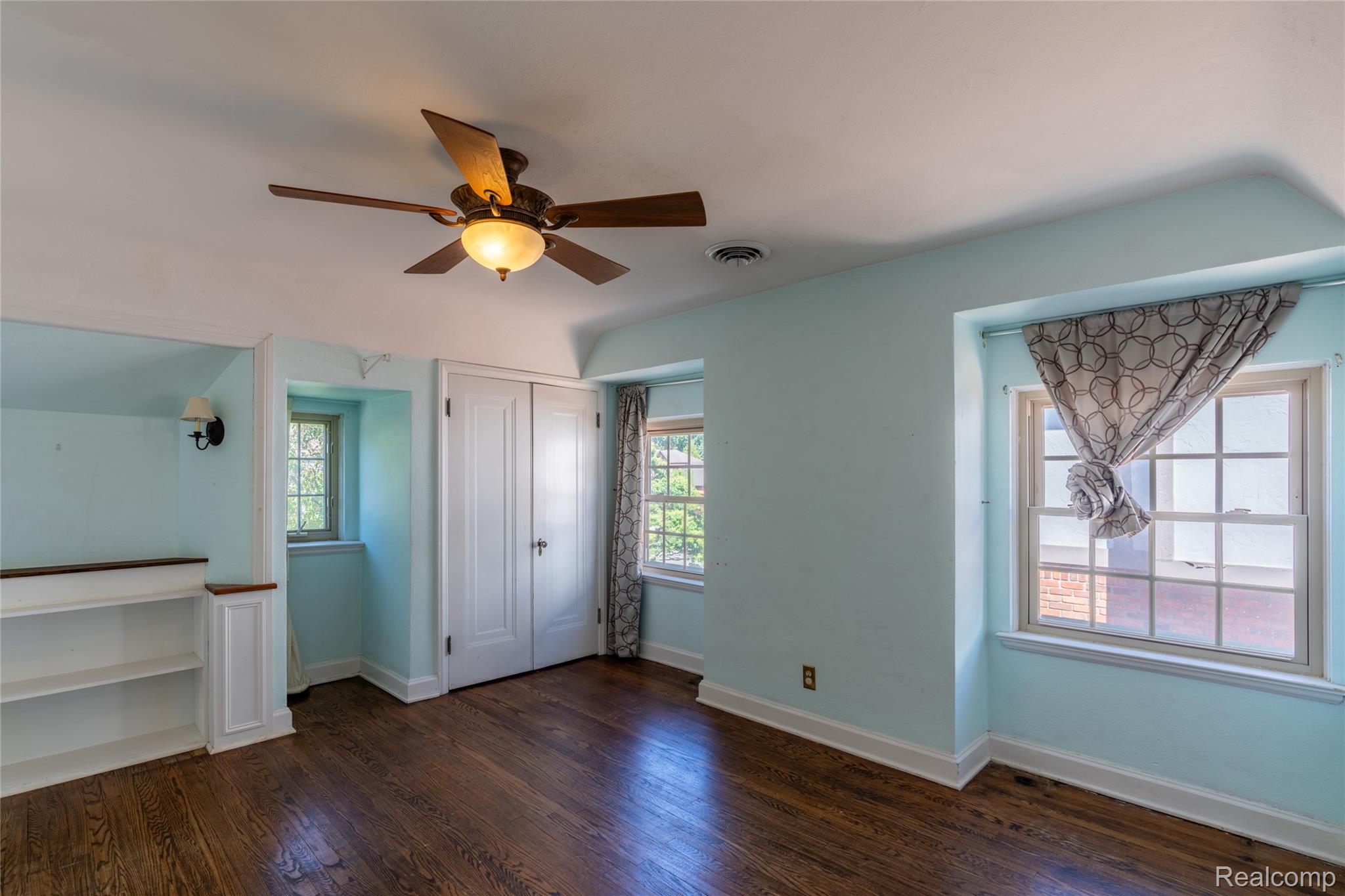 1481 Oxford Road Grosse Pointe, MI 48236 - Photo 10 of 29 1481 Oxford Photos-10.jpg
