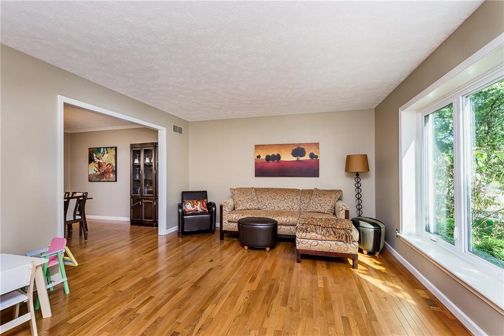 8036 Castle Lake Road Indianapolis, IN 46256 - Photo 4 of 39 Gallery Image 4