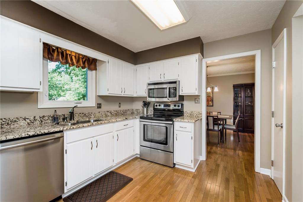 8036 Castle Lake Road Indianapolis, IN 46256 - Photo 9 of 39 Gallery Image 9