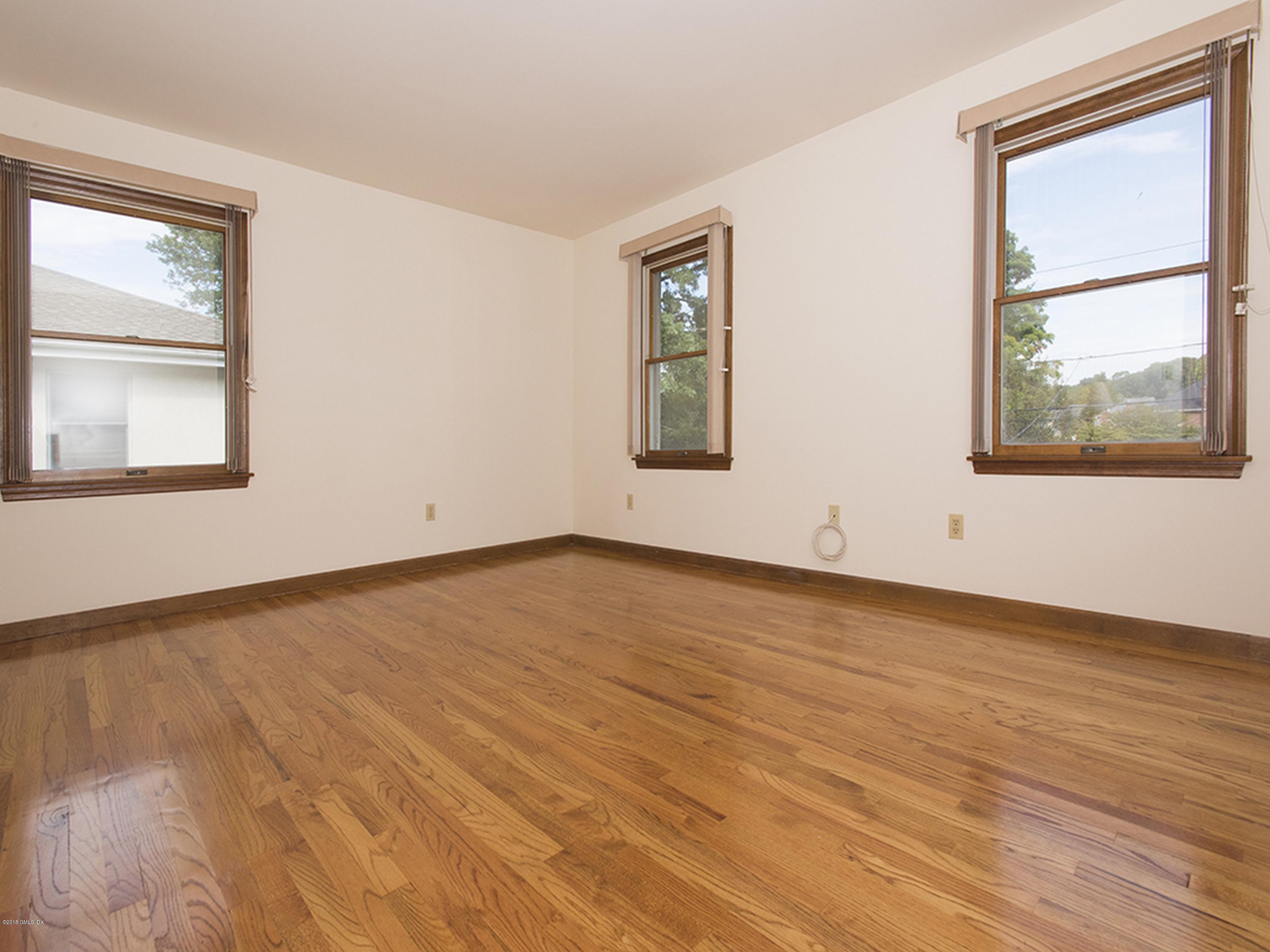108 Monica Road, Unit 4 Greenwich, CT 06831 - Photo 8 of 20 106 Monica St B_Greenwich_digital_11
