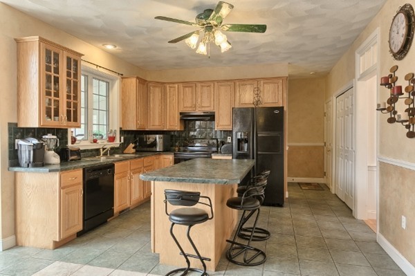 47 Hadley Road Pepperell, MA 01463 - Photo 3 of 28 Gallery Image 3