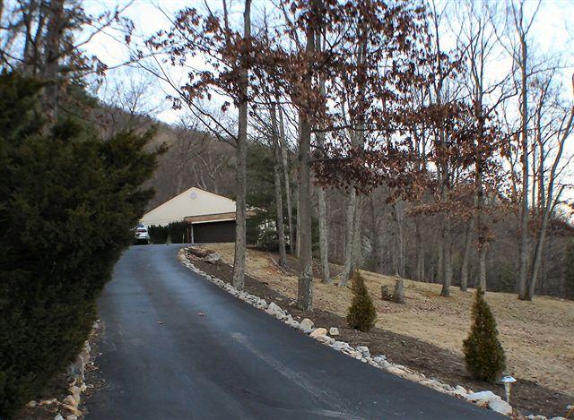 2753 Summit Ridge Road Northeast Roanoke, VA 24012 - Photo 2 of 18 Paved Drive