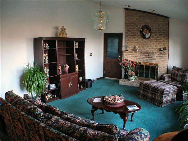 2753 Summit Ridge Road Northeast Roanoke, VA 24012 - Photo 6 of 18 Living Room