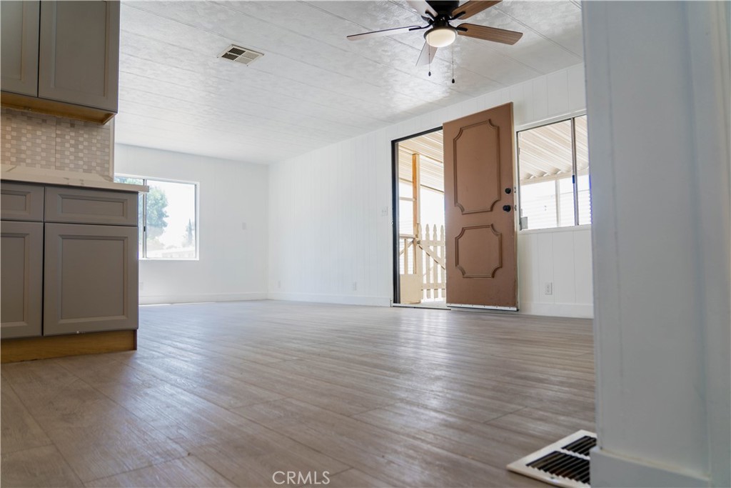 995 Pomona Road, Unit 33 Corona, CA 92882 - Photo 4 of 23