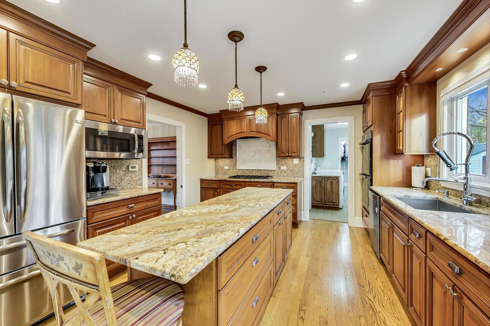 2877 Shannon Road Northbrook, IL 60062 - Photo 8 of 38 Gallery Image 8