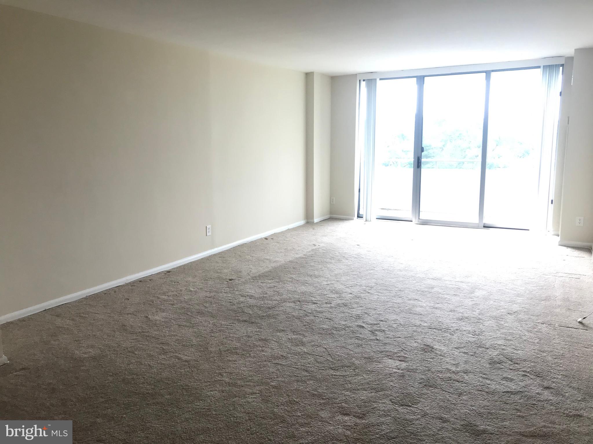 5101 River Road, Unit 904 Bethesda, MD 20816 - Photo 4 of 27 Living Room