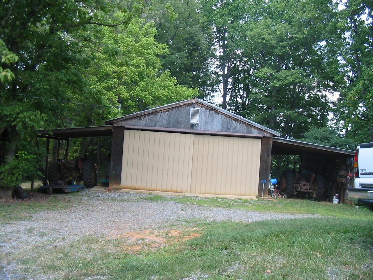 2592 Saunders Road Vinton, VA 24179 - Photo 8 of 10 a backyard of a house with lots of green space