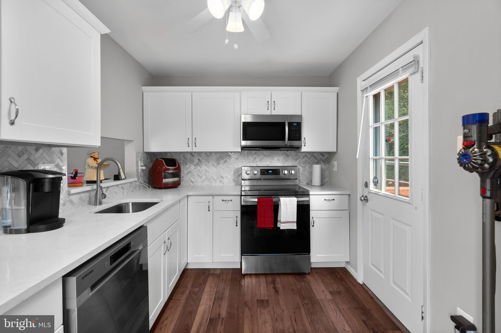 8201 Mitnick Road Baltimore, MD 21236 - Photo 11 of 29 Kitchen