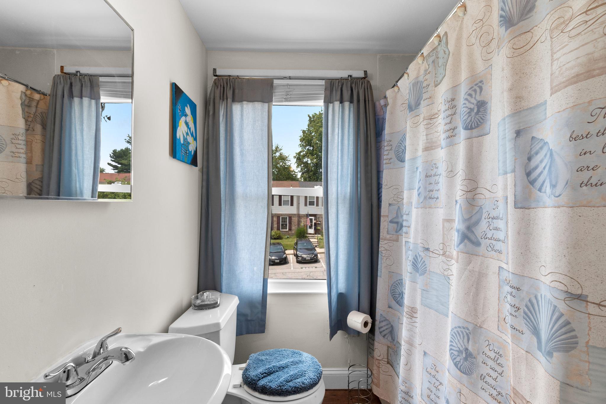 8201 Mitnick Road Baltimore, MD 21236 - Photo 21 of 29 Hallway bath