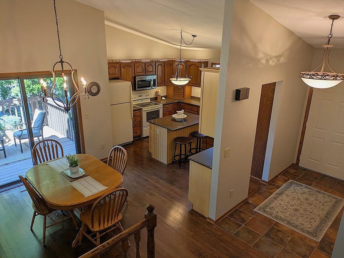 8427 Cooper Path Inver Grove Heights, MN 55076 - Photo 8 of 24
