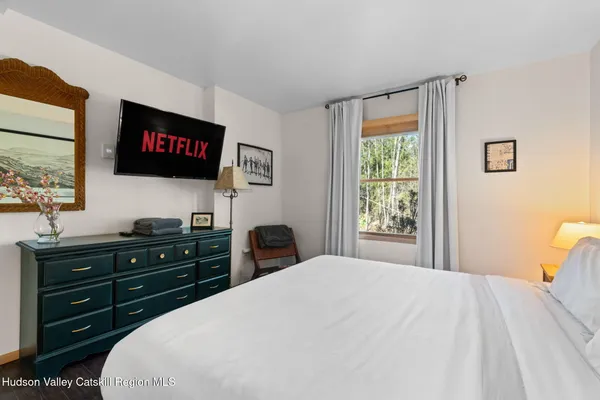 $325,000 | 84 Highlands Lane, Unit B4, Hunter, NY 12442