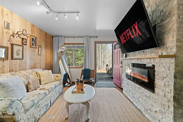 $325,000 | 84 Highlands Lane, Unit B4, Hunter, NY 12442