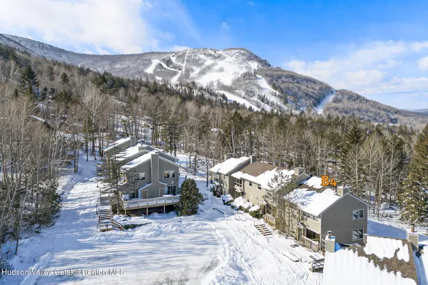 $325,000 | 84 Highlands Lane, Unit B4, Hunter, NY 12442