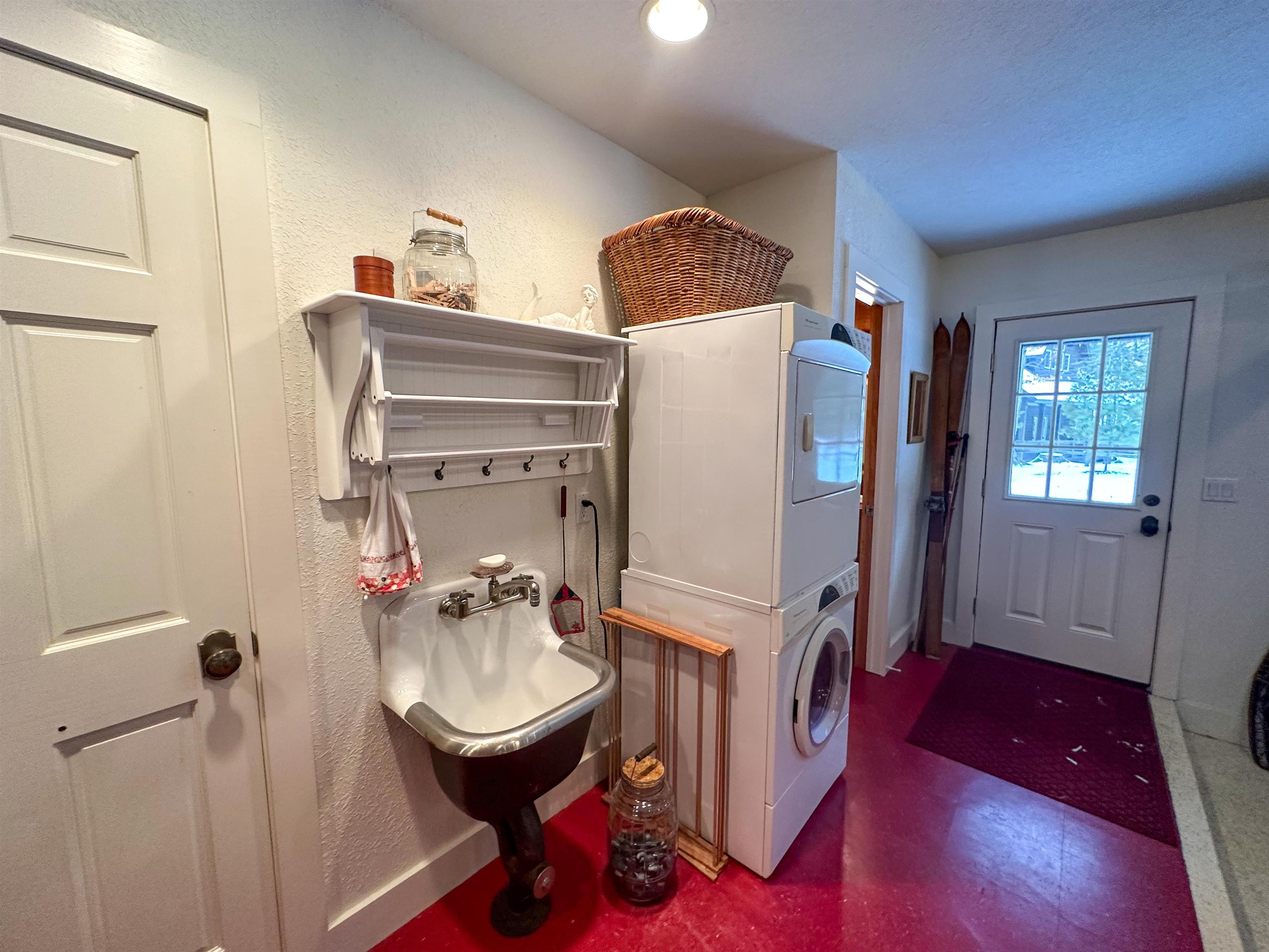 742 Lakewood Road Traverse City, MI 49685 - Photo 15 of 57 1911040-15.JPG