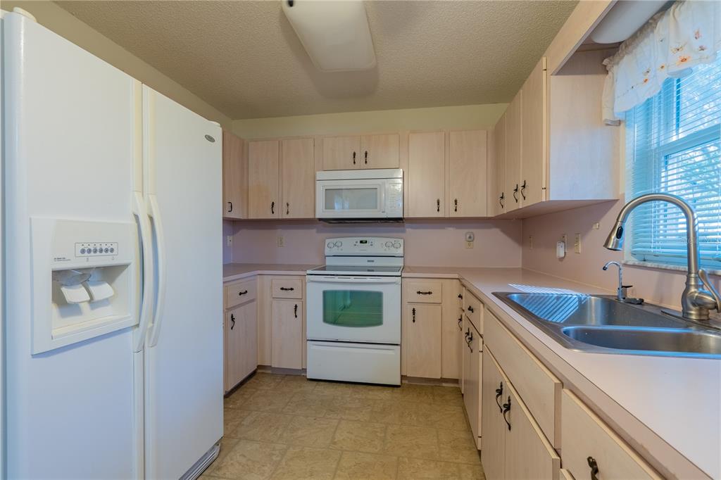 9652 Southwest 84th Terrace, Unit E Ocala, FL 34481 - Photo 11 of 28