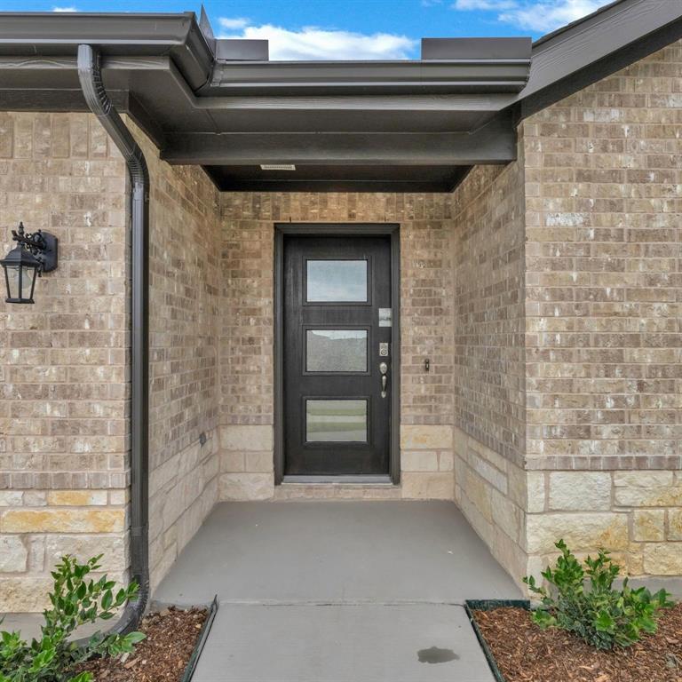 2106 Sandpiper Way Princeton, TX 75407 - Photo 4 of 39 a view of wooden door