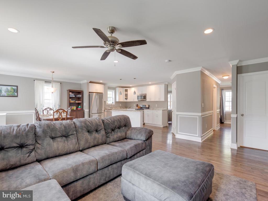 39 Hampton Road Linthicum Heights, MD 21090 - Photo 19 of 43