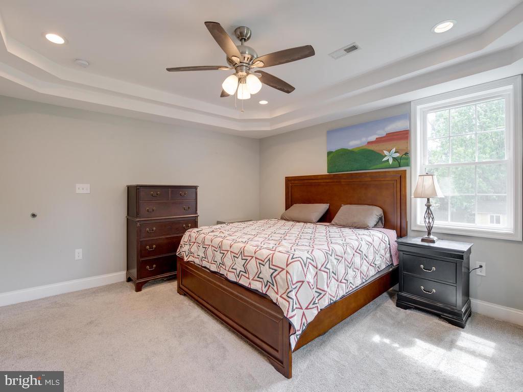 39 Hampton Road Linthicum Heights, MD 21090 - Photo 22 of 43 master bedroom -16 x 14 w/tray ceiling