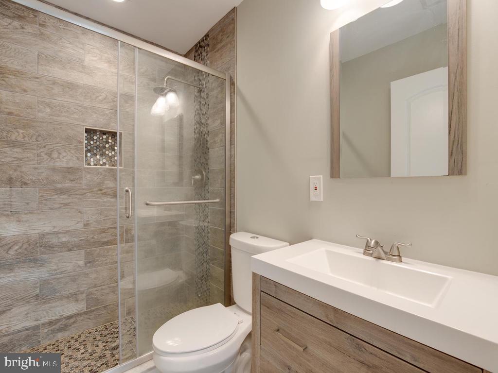 39 Hampton Road Linthicum Heights, MD 21090 - Photo 25 of 43 master bath with ceramic tile shower