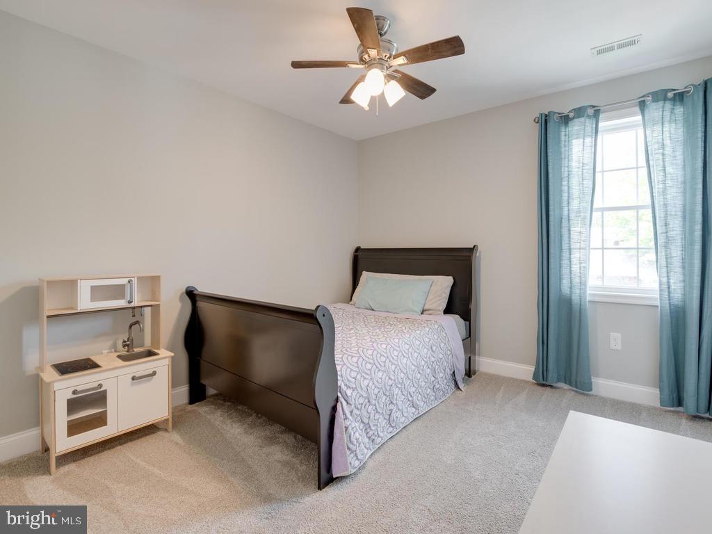 39 Hampton Road Linthicum Heights, MD 21090 - Photo 29 of 43 Third bedroom measures 15 x 11.